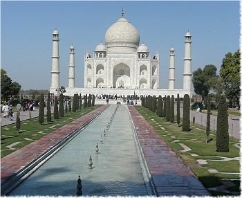 A day trip to visit the Taj Mahal in Agra, India
